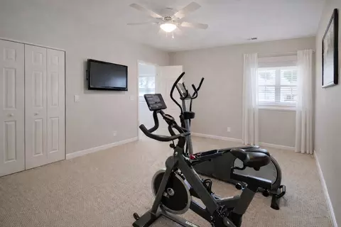 Bedroom - 1235 Mallard Ln, Hoffman Estates, IL 60192 photo 6 of 6