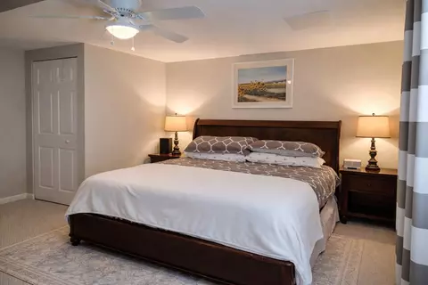 Bedroom - 1235 Mallard Ln, Hoffman Estates, IL 60192 photo 5 of 6