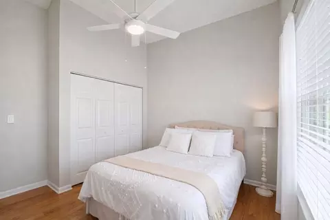 Bedroom - 1235 Mallard Ln, Hoffman Estates, IL 60192 photo 4 of 6