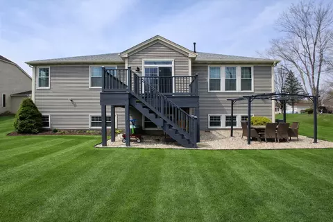 Exterior - 1235 Mallard Ln, Hoffman Estates, IL 60192 photo 2 of 5