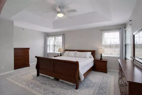 Bedroom - 1235 Mallard Ln, Hoffman Estates, IL 60192 photo 1 of 6