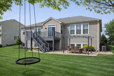 Exterior - 1235 Mallard Ln, Hoffman Estates, IL 60192 photo 3 of 5