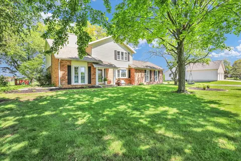 2536 Homer Lake Rd, Ogden, IL 61859