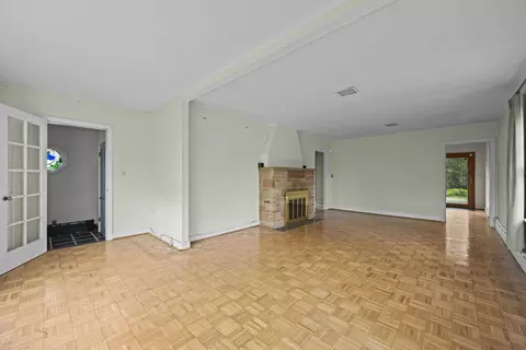 Living - 291 Rustic Dr, Barrington, IL 60010 photo 2 of 5