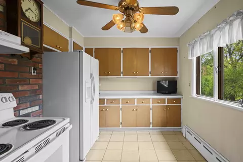 Kitchen - 291 Rustic Dr, Barrington, IL 60010 photo 2 of 3