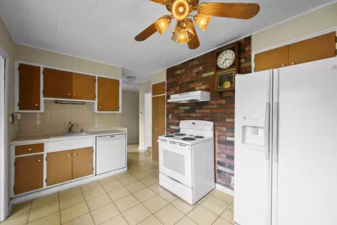 Kitchen - 291 Rustic Dr, Barrington, IL 60010 photo 1 of 3