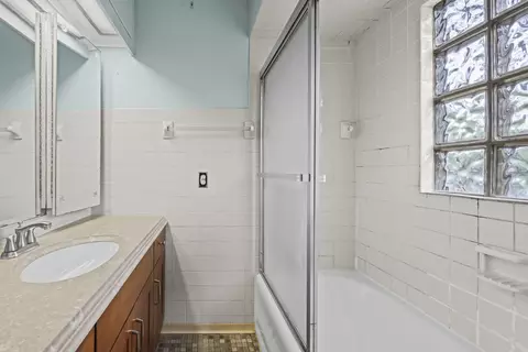 Bath - 291 Rustic Dr, Barrington, IL 60010 photo 1 of 2