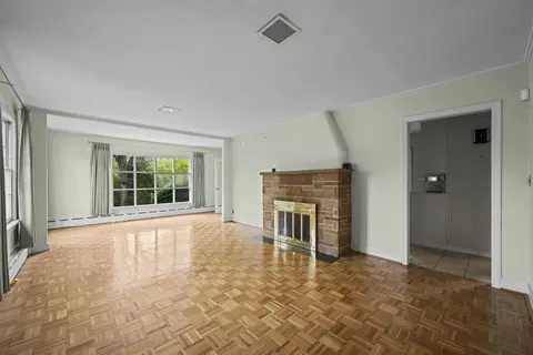 Living - 291 Rustic Dr, Barrington, IL 60010 photo 4 of 5