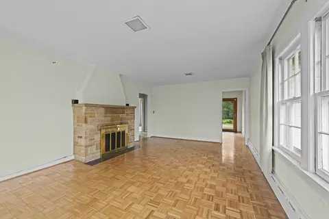 Living - 291 Rustic Dr, Barrington, IL 60010 photo 3 of 5