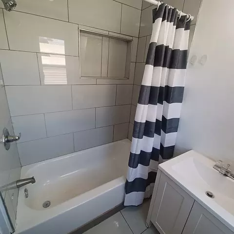 Bath - 205 Ross St, Kewanee, IL 61443 photo 2 of 2