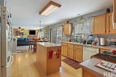 Kitchen - 1909 Hemlock Dr, Mchenry, IL 60050 photo 3 of 3