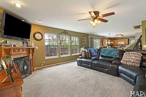 Living - 1909 Hemlock Dr, Mchenry, IL 60050 photo 2 of 4