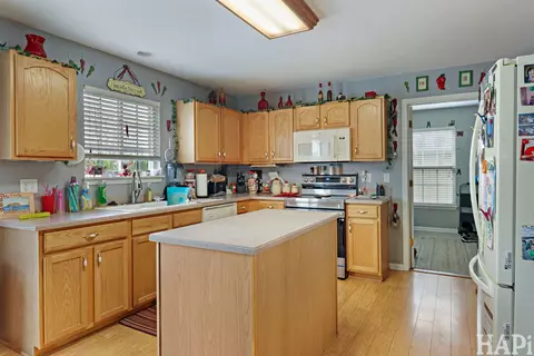 Kitchen - 1909 Hemlock Dr, Mchenry, IL 60050 photo 1 of 3