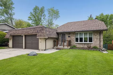 1005 Valley Ln, Lockport, IL 60441