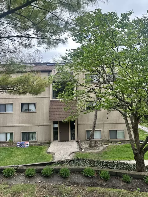 49 Oak Hill Colony #5, Fox Lake, IL 60020