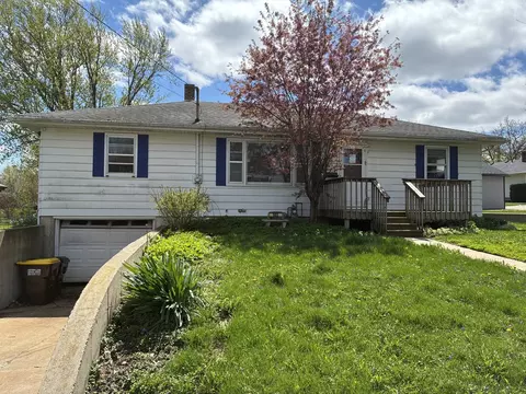 605 Webster St, Oregon, IL 61061