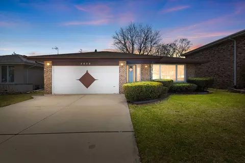 6743 W 89th Pl, Oak Lawn, IL 60453