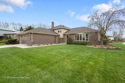 13714 Woodridge Ln, Orland Park, IL 60462