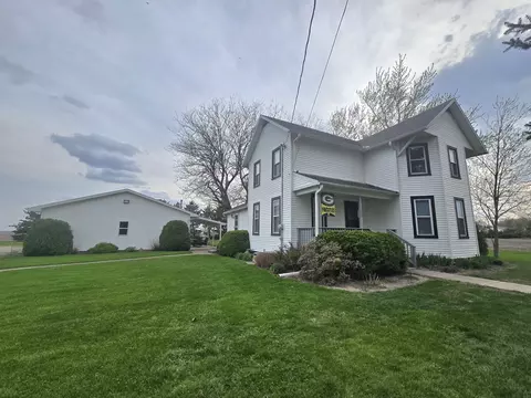 610 E Main St, Ashkum, IL 60911