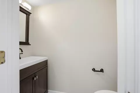 Bath - 1347 Hunter Dr, Bartlett, IL 60103 photo 1 of 4