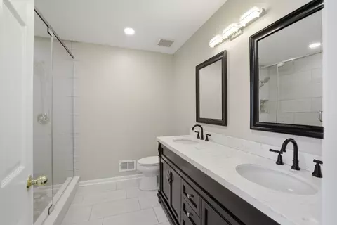 Bath - 1347 Hunter Dr, Bartlett, IL 60103 photo 2 of 4