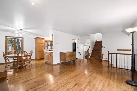Living - 252 Ewell Ct, Bartlett, IL 60103 photo 2 of 3