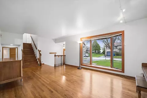 Living - 252 Ewell Ct, Bartlett, IL 60103 photo 1 of 3