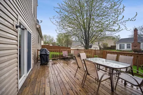 Exterior - 252 Ewell Ct, Bartlett, IL 60103 photo 2 of 4