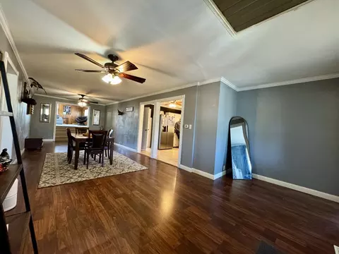 Dining - 212 Mitchell St, Benton, IL 62812 photo 3 of 3