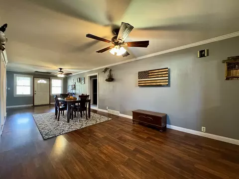 Dining - 212 Mitchell St, Benton, IL 62812 photo 1 of 3