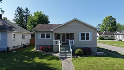 212 Mitchell St, Benton, IL 62812