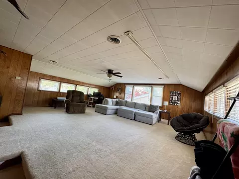 Living - 212 Mitchell St, Benton, IL 62812 photo 5 of 5