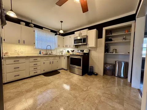 Kitchen - 212 Mitchell St, Benton, IL 62812 photo 3 of 3