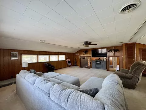 Living - 212 Mitchell St, Benton, IL 62812 photo 2 of 5