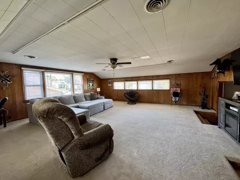 Living - 212 Mitchell St, Benton, IL 62812 photo 3 of 5