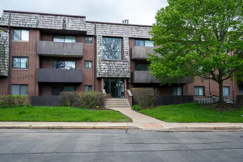 500 Timber Ridge Dr #202A, Carol Stream, IL 60188