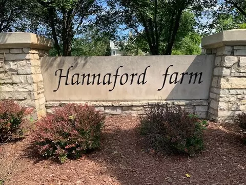 1084 Chestnut Hill Ln, Sugar Grove, IL 60554