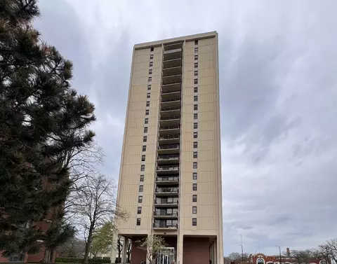 2901 S Michigan Ave #1610, Chicago, IL 60616