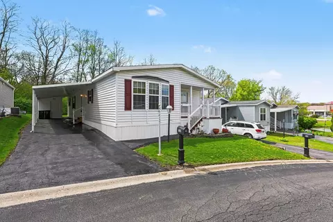 700 Hillcrest Ln, Crystal Lake, IL 60014