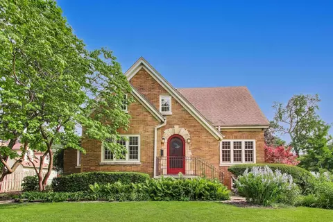 1104 Clarence Ave, Oak Park, IL 60304