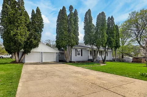 1706 Warren Rd, Rockford, IL 61108