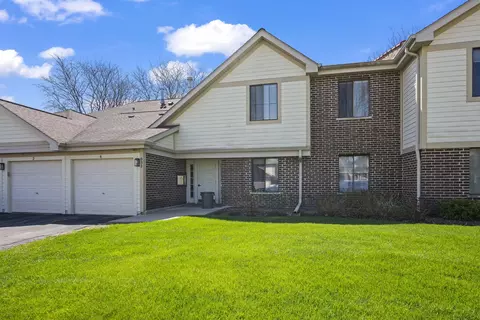 831 E Coach Rd #4, Palatine, IL 60074