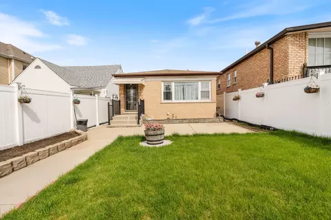 6718 W Forest Preserve Dr, Harwood Heights, IL 60706