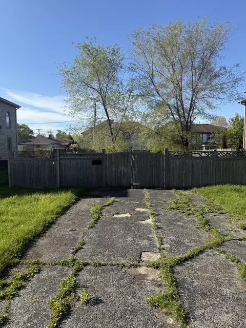 8205 W Ballard Rd, Niles, IL 60714