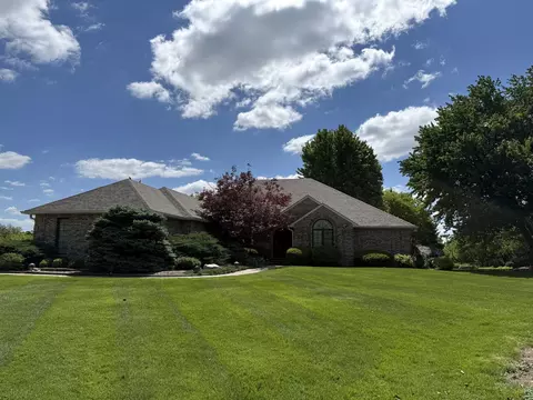 2357 Palmera Ct, Bettendorf, IA 52722