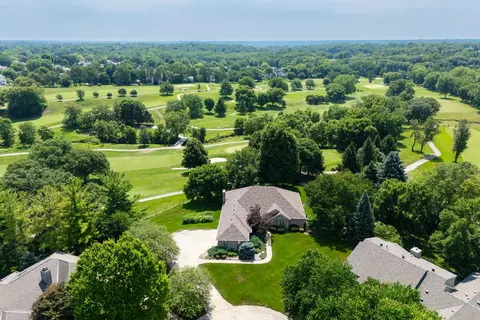 2357 Palmera Ct, Bettendorf, IA 52722