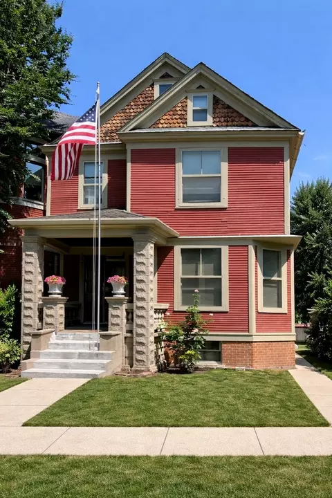 2026 W Leland Ave, Chicago, IL 60625