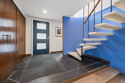 Entry Way - 312 Barton Ave, Evanston, IL 60202 photo 2 of 4