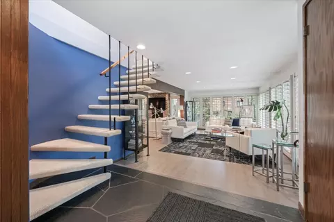 Entry Way - 312 Barton Ave, Evanston, IL 60202 photo 3 of 4