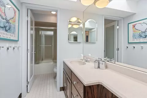 Bath - 312 Barton Ave, Evanston, IL 60202 photo 3 of 3